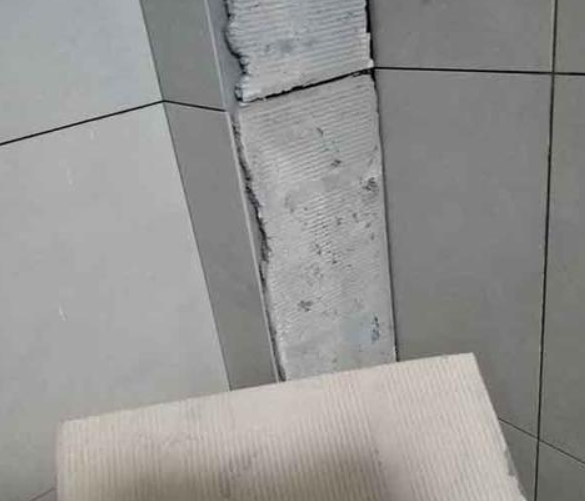 岗巴瓷砖空鼓维修公司分享下厨房瓷砖脱落的补救措施。